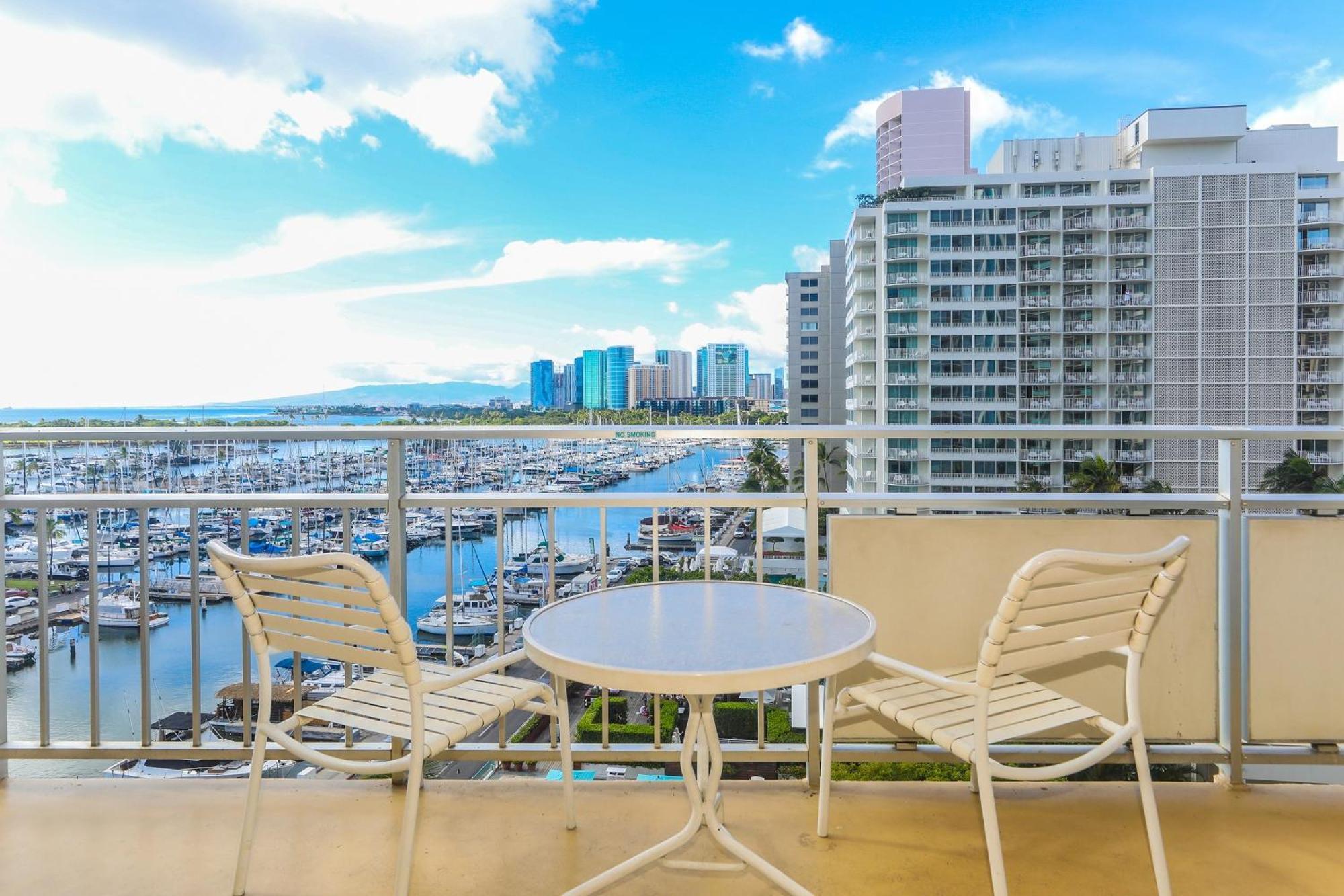 Ilikai Tower One Bedroom Harbor View Honolulu Room photo